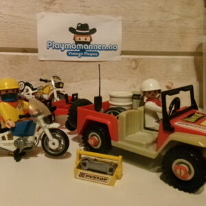 3478 - Jeep med motorsykler