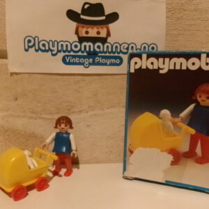 3357 - Jente med vogn